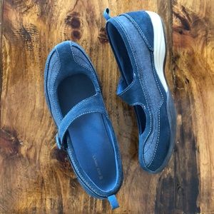 Land’s End blue Mary Jane’s sz 8 1/2